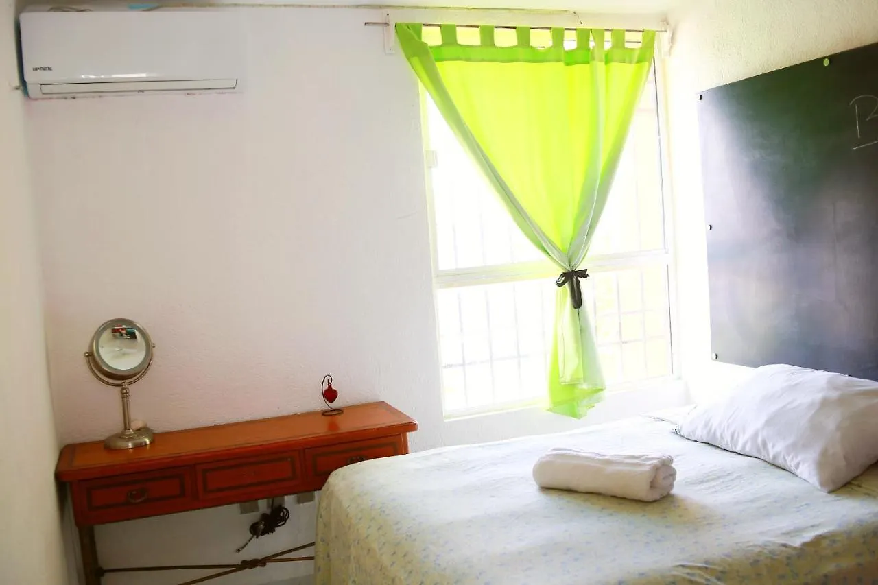 Cuarto Privado, Gran Wi-Fi, Jacuzzi Rooftop, Ac Cancun Homestay